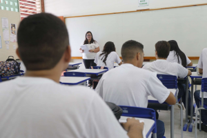 Assembleia aprova aumento no salário dos professores da rede estadual do Ceará