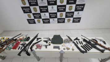 Cinco atiradores esportivos são presos com 18 armas de fogo e mais de 700 munições em Fortaleza