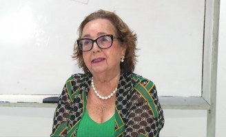 Aos 77 anos, aposentada se forma na segunda graduação e sonha em continuar estudando