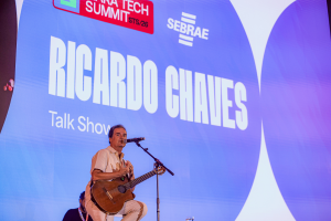 Ricardo Chaves dá show de música e resiliência no primeiro dia do Siará Tech Summit