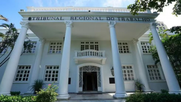 Justiça manda reintegrar 22 funcionários demitidos por motivo eleitoral no Ceará