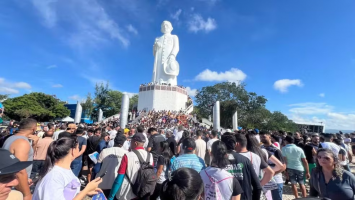 Cerca de 100 mil fiéis sobem a ladeira do Horto, em Juazeiro do Norte, na Sexta-feira da Paixão